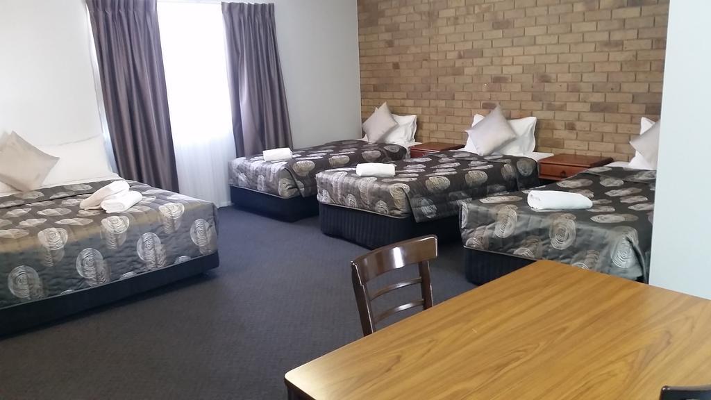 True Blue Motor Inn Rockhampton Phòng bức ảnh