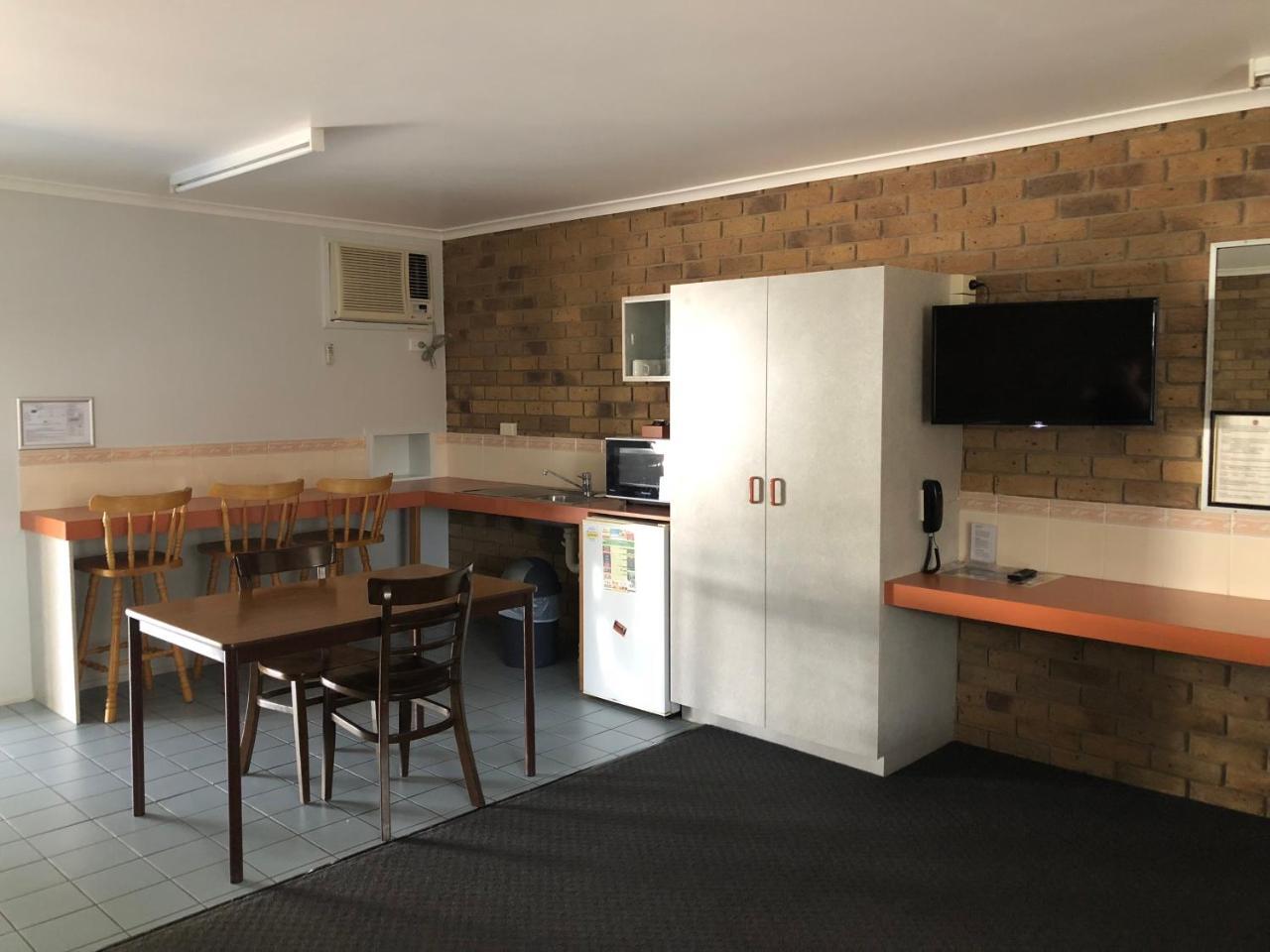 True Blue Motor Inn Rockhampton Ngoại thất bức ảnh