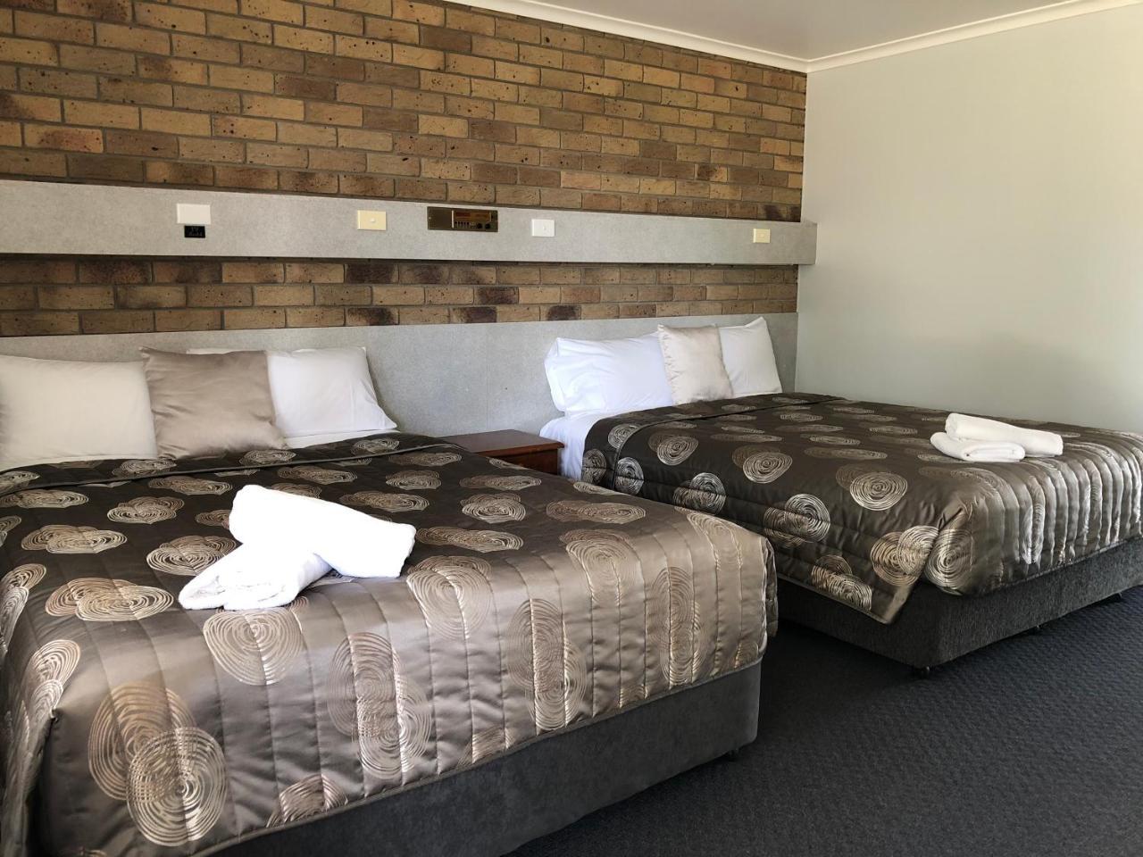 True Blue Motor Inn Rockhampton Ngoại thất bức ảnh