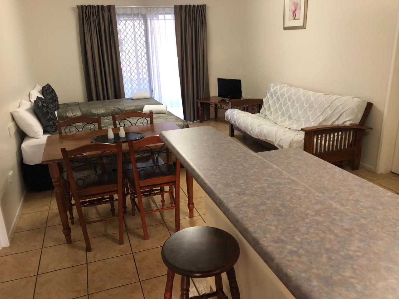 True Blue Motor Inn Rockhampton Ngoại thất bức ảnh