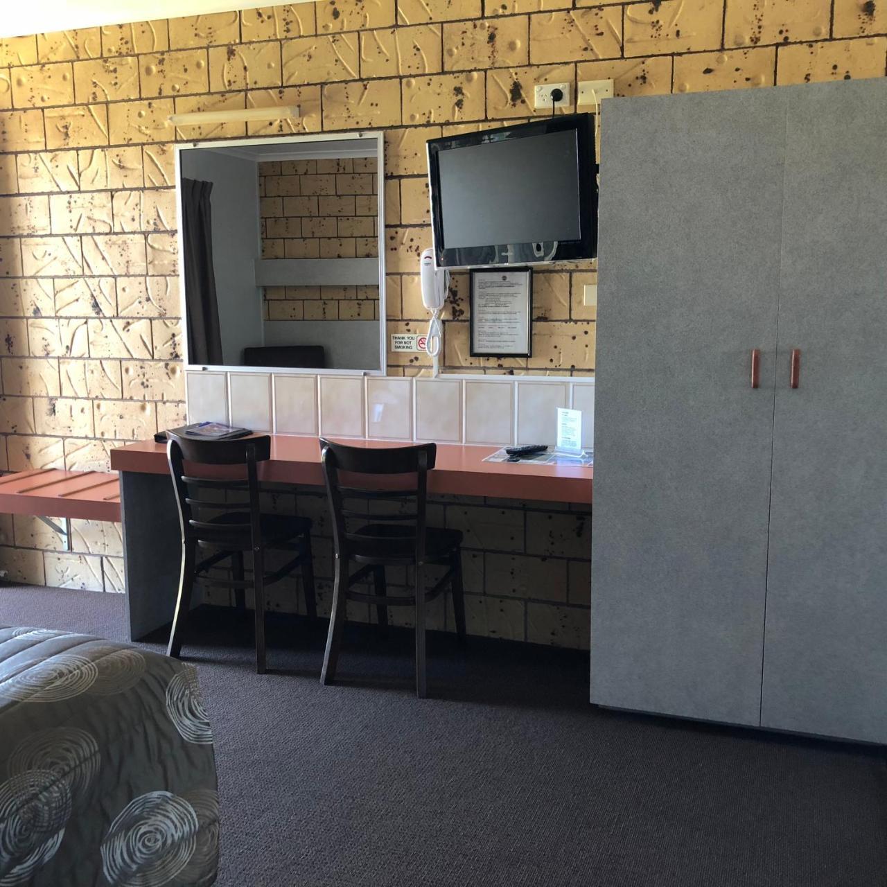 True Blue Motor Inn Rockhampton Ngoại thất bức ảnh
