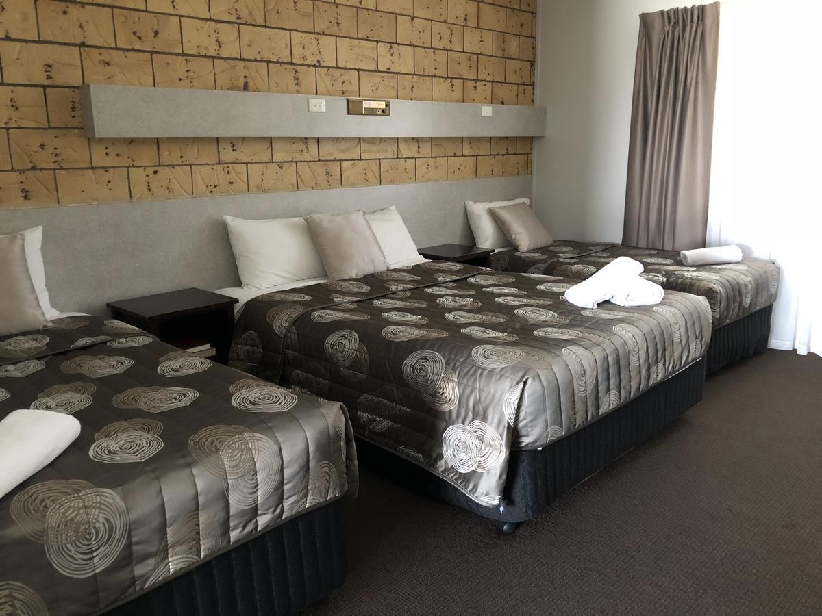True Blue Motor Inn Rockhampton Ngoại thất bức ảnh