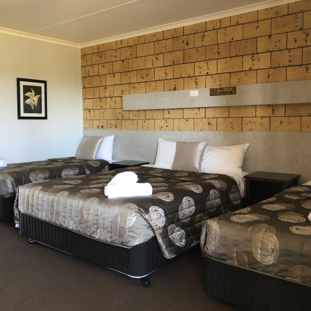 True Blue Motor Inn Rockhampton Ngoại thất bức ảnh