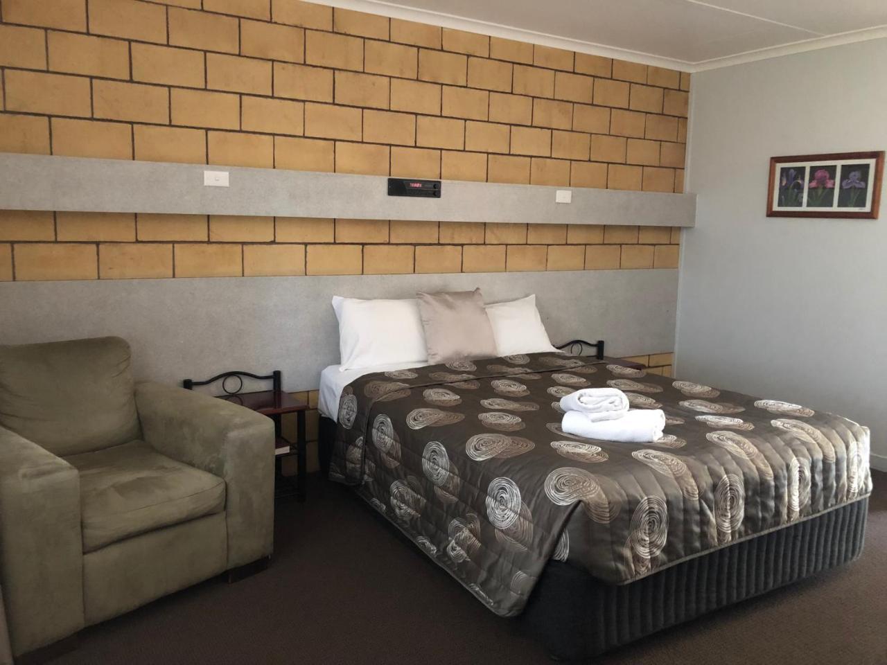 True Blue Motor Inn Rockhampton Ngoại thất bức ảnh